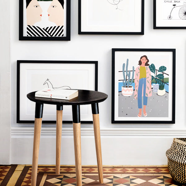 Basic black top sidetable