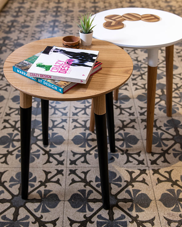 Basic black legs sidetable