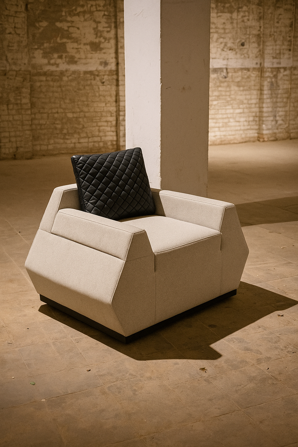Pyra armchair beige & black