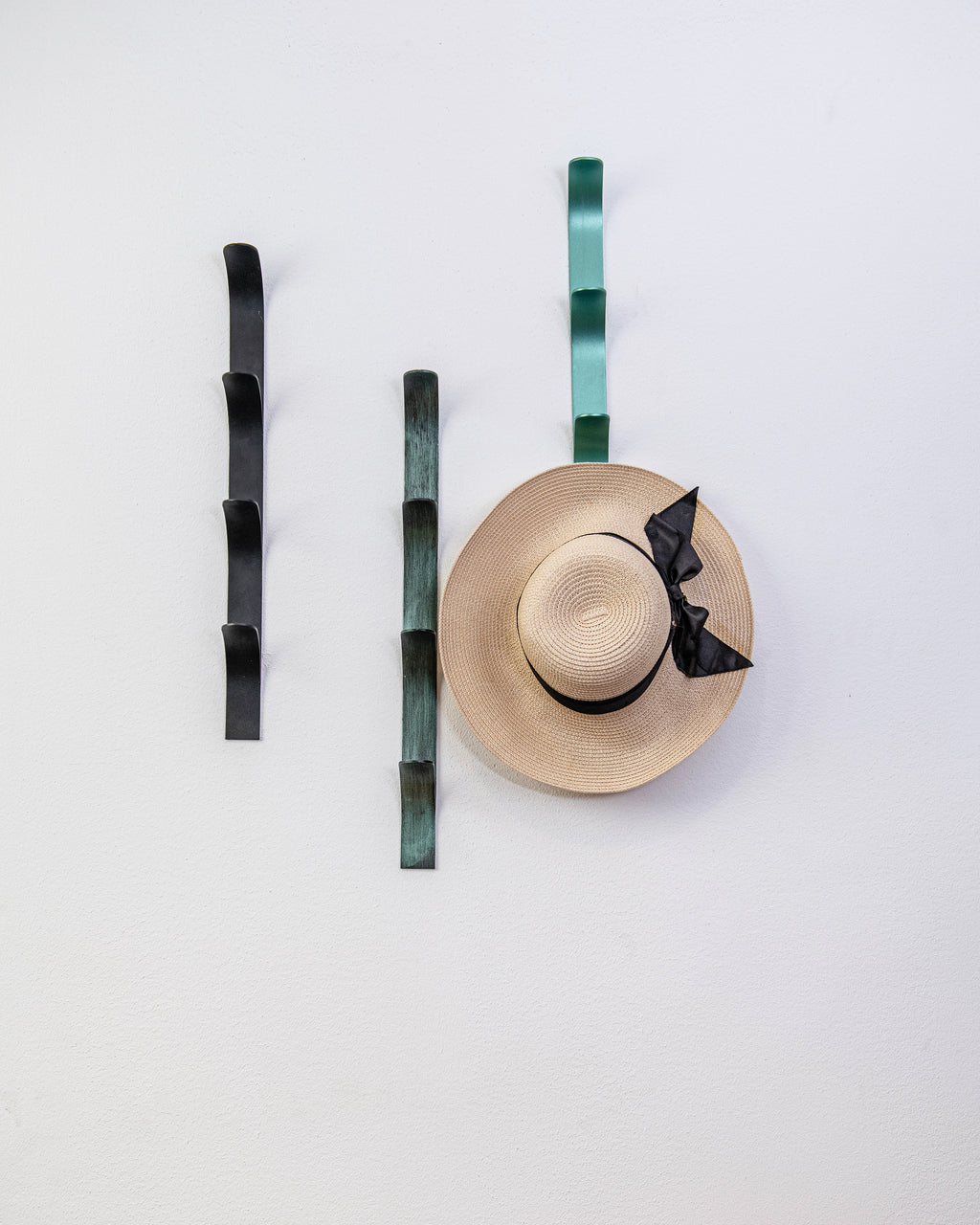 Leaf Hanger - Black