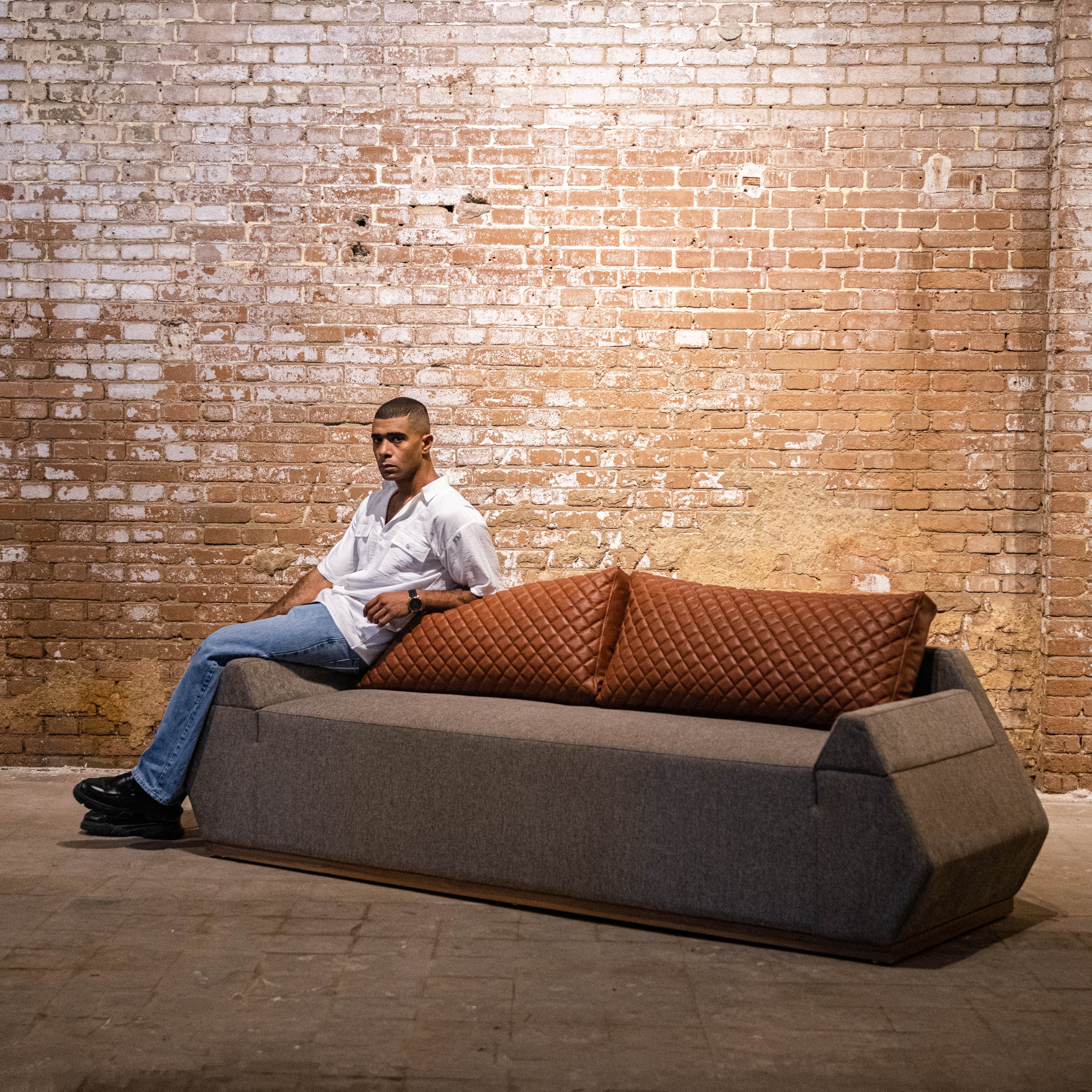 Pyra Sofa - Grayish & Havane