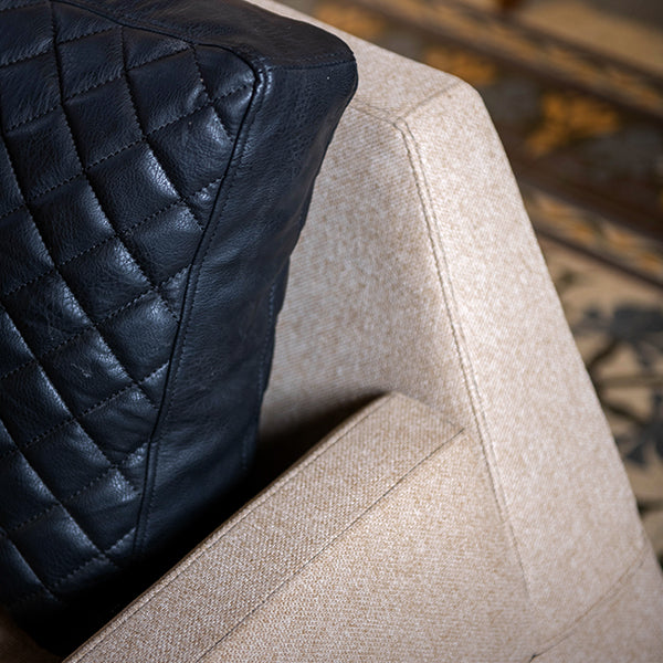 Pyra armchair beige & black