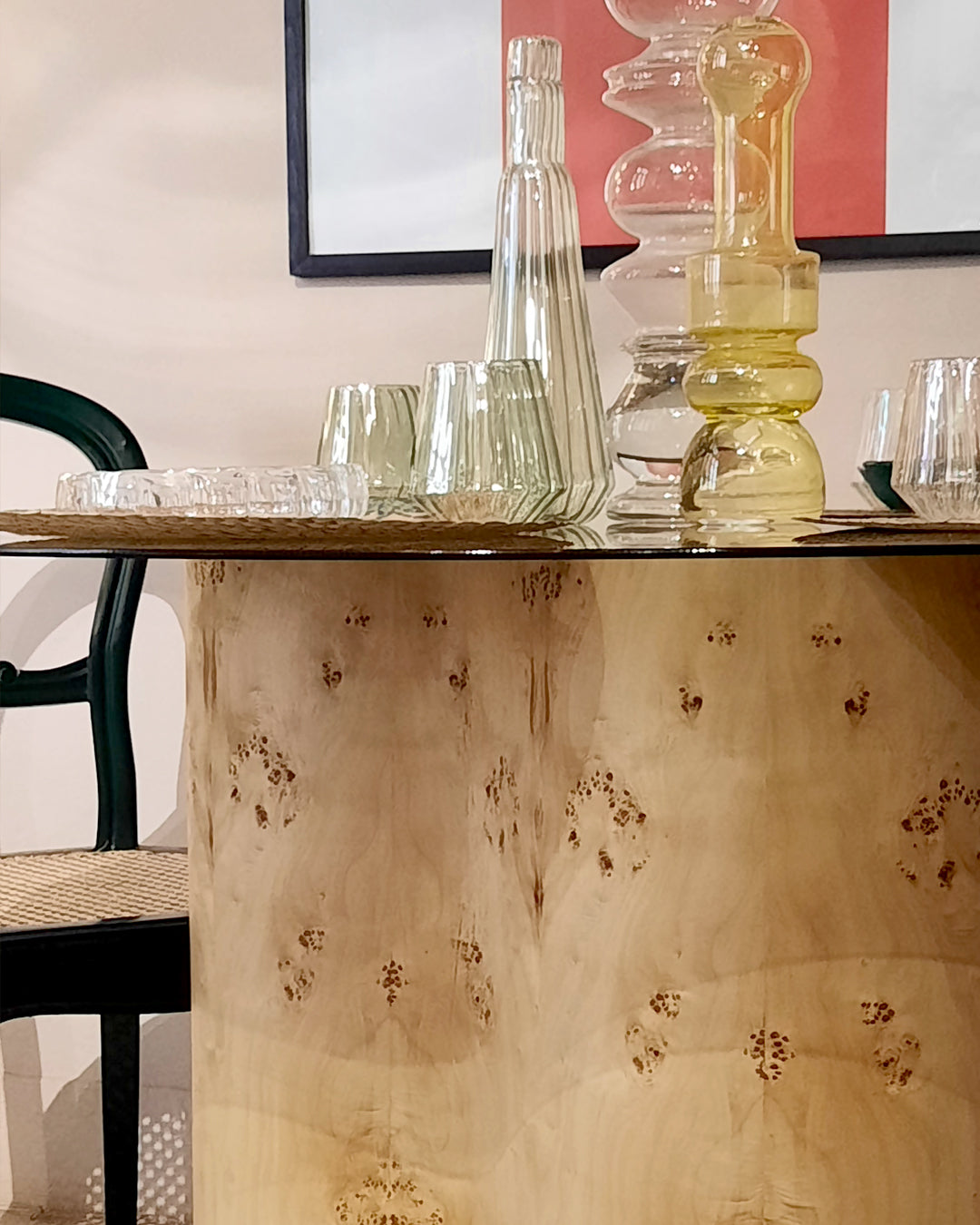 TRO round dining table
