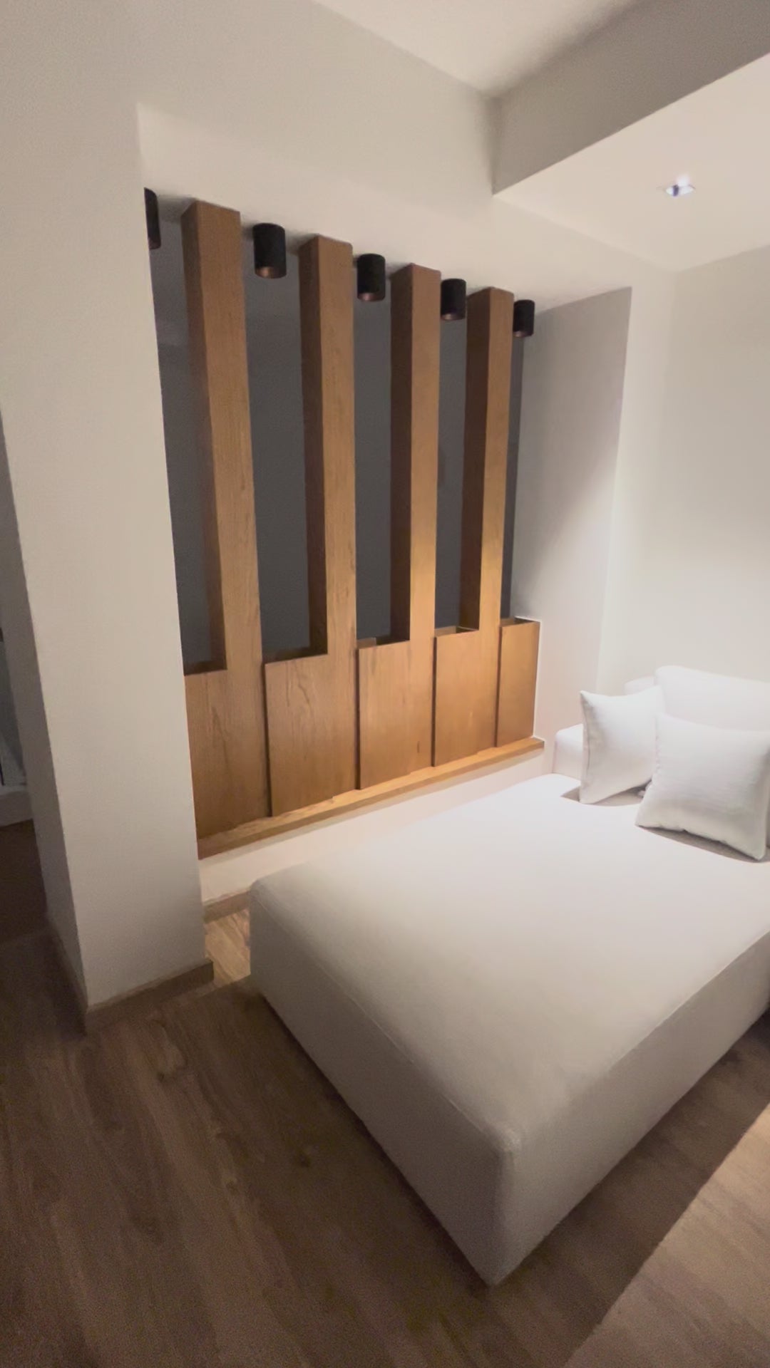 Beige L-Shape Scala